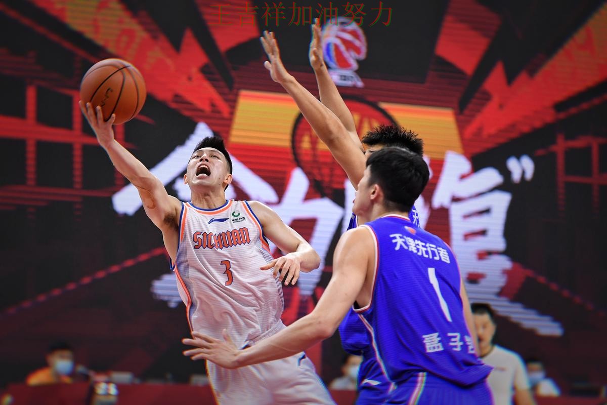 中国男篮主场取胜延续连胜势头 战术调整效果逐渐显现 中国男篮主场取胜延续连胜势头 战术调整效果逐渐显现