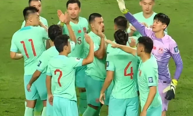 韩国球队击败对手，目前排名第二