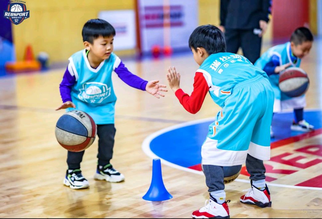 包含篮球青少年训练营在南美洲举办，培养新人才的词条